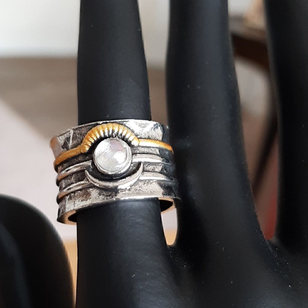 NWOT Made in Italy Silver wide band ring with moon surrounding
